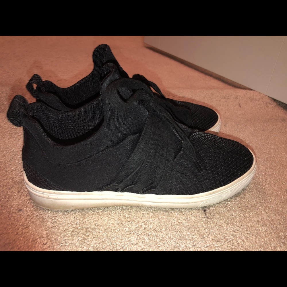 Steve Madden black tennis shoes